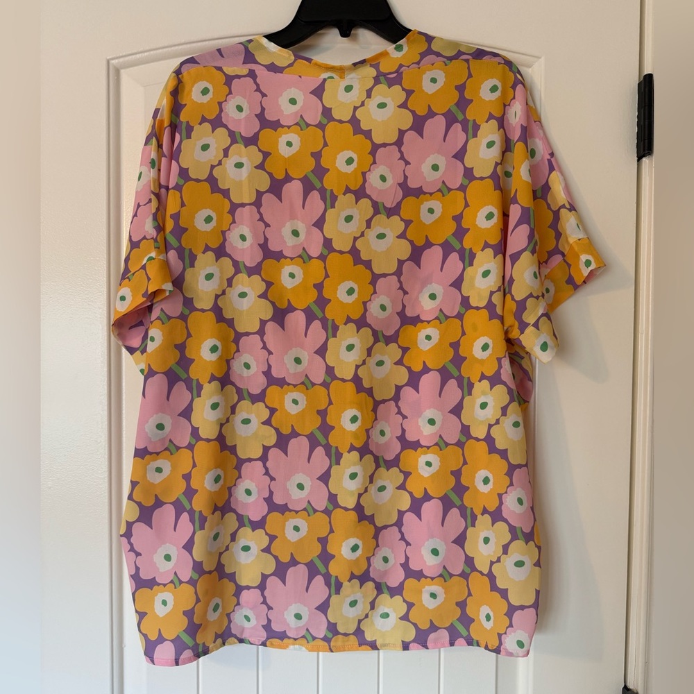 Jodifl Floral V-Neck Women Top - Medium - Picture 2 of 2